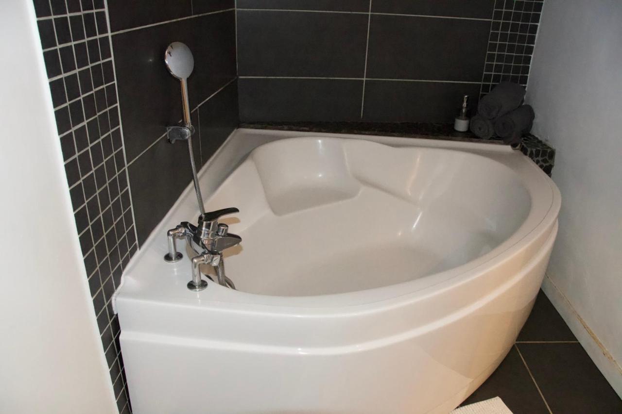 La Villa De Lea - Wifi - 5 Personnes - Intramuros 아비뇽 외부 사진